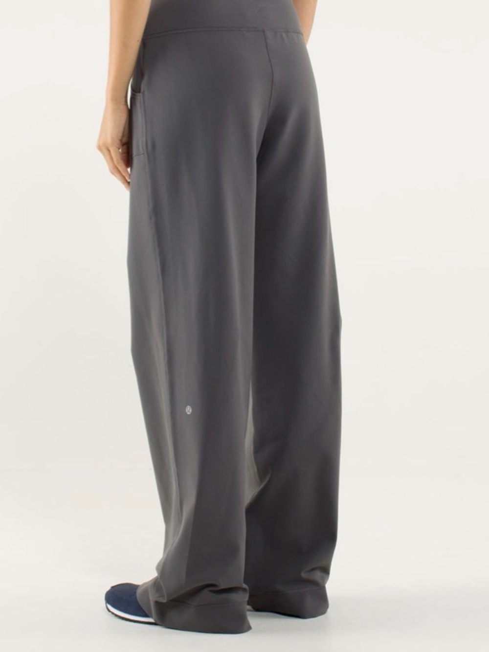 lululemon athletica wide leg “Still” pant- size 8